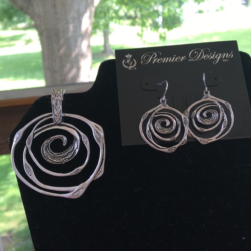 Premier Designs earrings and pendant